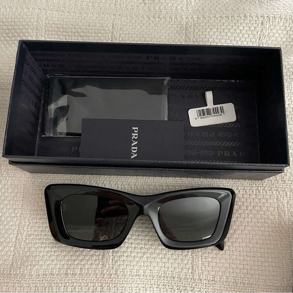 100% authentic Prada Cat Eye Sunglasses - Picture 3 of 9